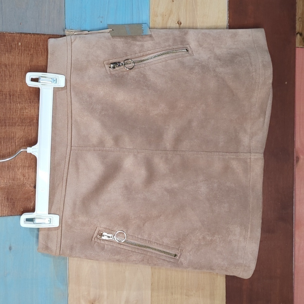 NWT medium forever 21 super soft skirt with zipper pockets